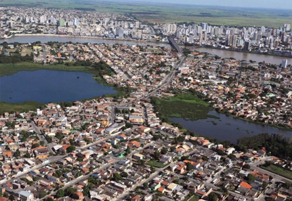 Vista aérea da lagoa do Vigário. Pressão urbana