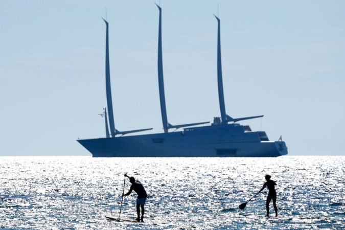 Sailing Yacht A, o superiate de 468 pés de comprimento e US$ 450 milhões, de propriedade do bilionário e magnata do carvão Andrey Igorevich Melnichenko, em Cannes, França, em 23 de maio de 2017. Andreas Rentz / Getty Images